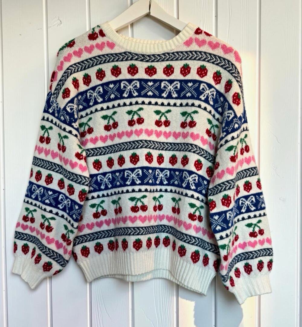 Old Navy Girls Knit Pullover Sweater Fair Isle Strawberry Heart Size XL Oversize